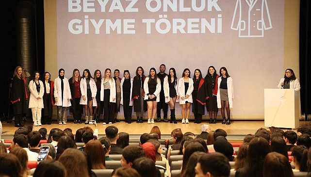 BİLGİ Sağlık öğrencileri beyaz önlüklerini giyerek mesleğe ilk adımlarını attı